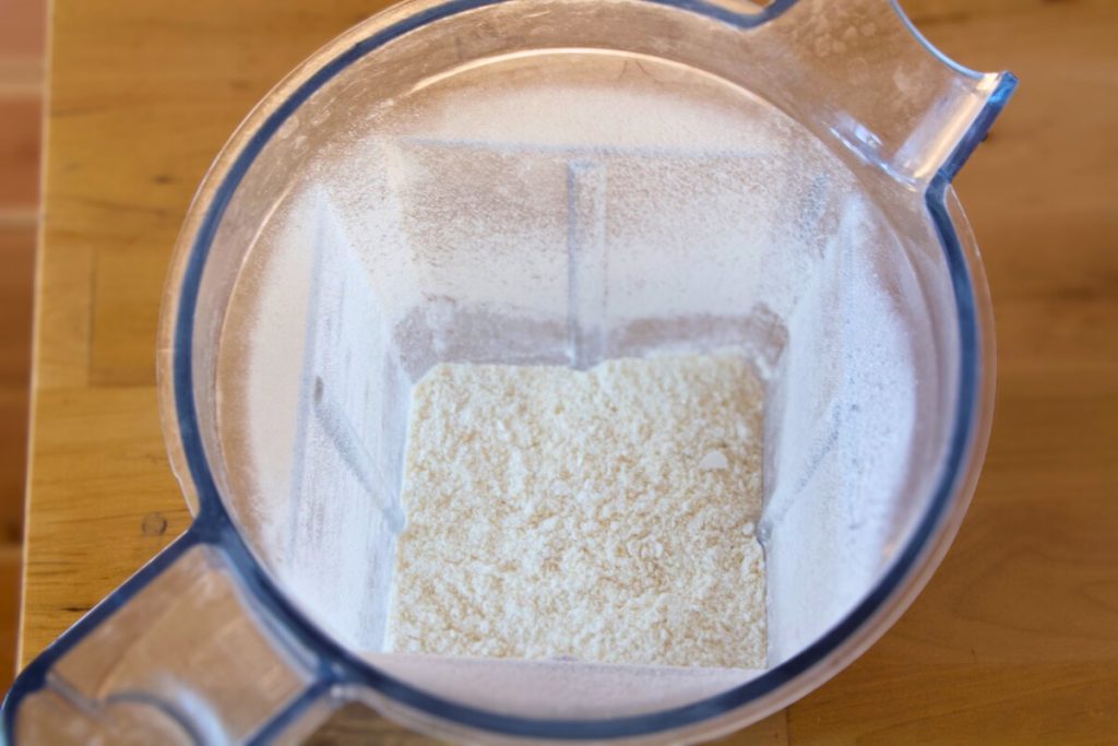 blender jug with garlic powder inside